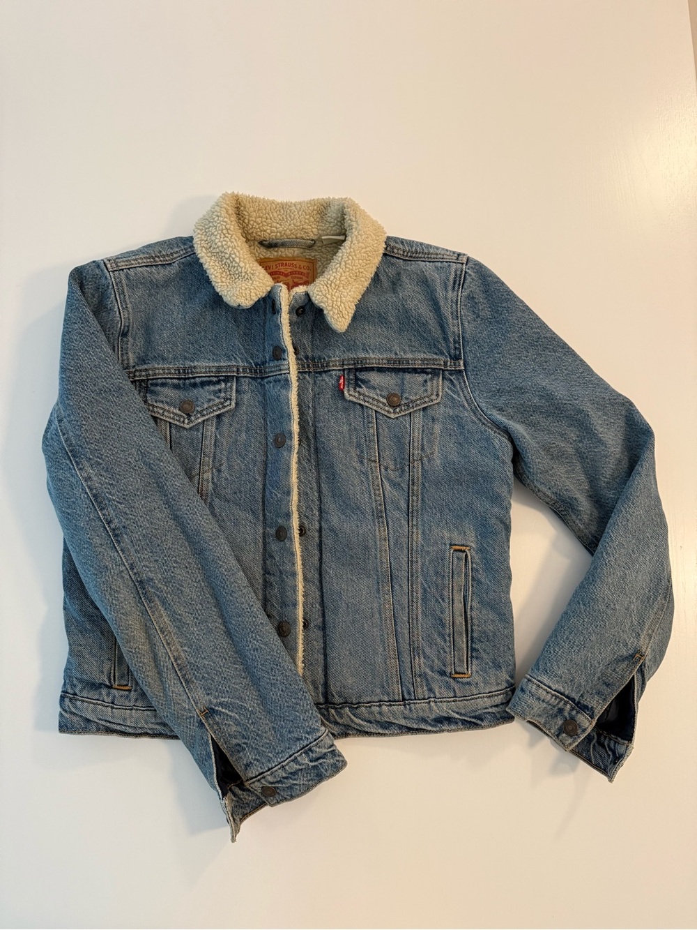 Women’s Levi's Blue Denim Sherpa-Lined Trucker Jacket Medium